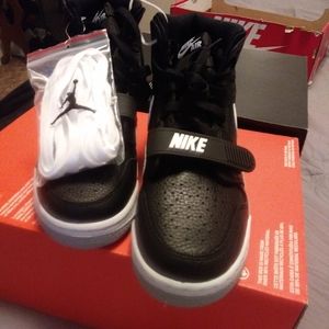 Jordan Retro New with extra set laces